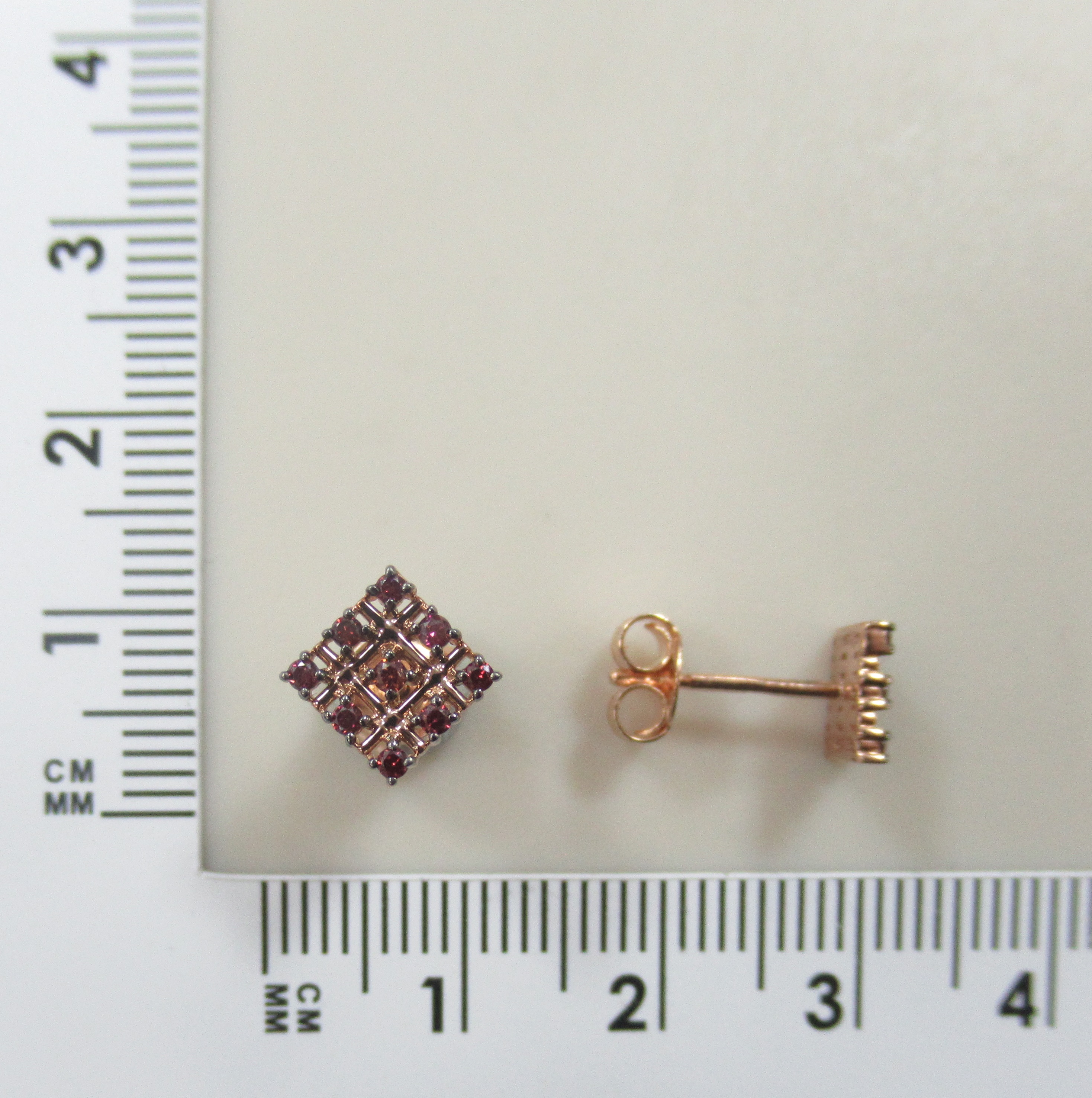 Серебряные серьги-пусеты с розовыми бриллиантами